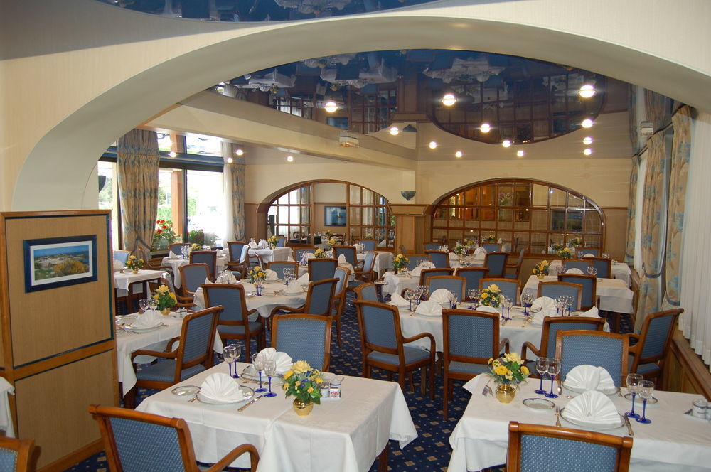 Hotel Restaurant Les 13 Assiettes 르발생페레 외부 사진