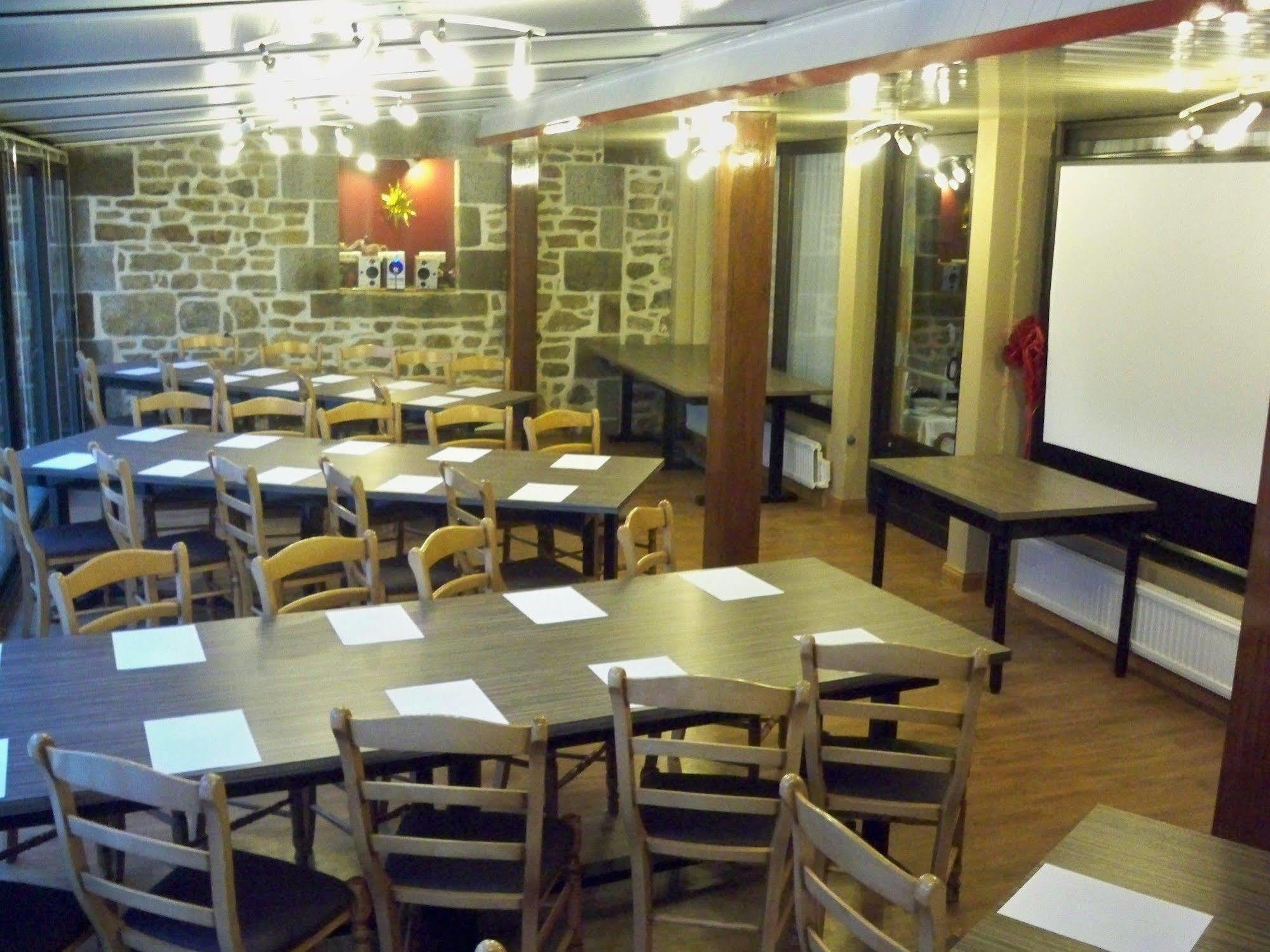 Hotel Restaurant Les 13 Assiettes 르발생페레 외부 사진