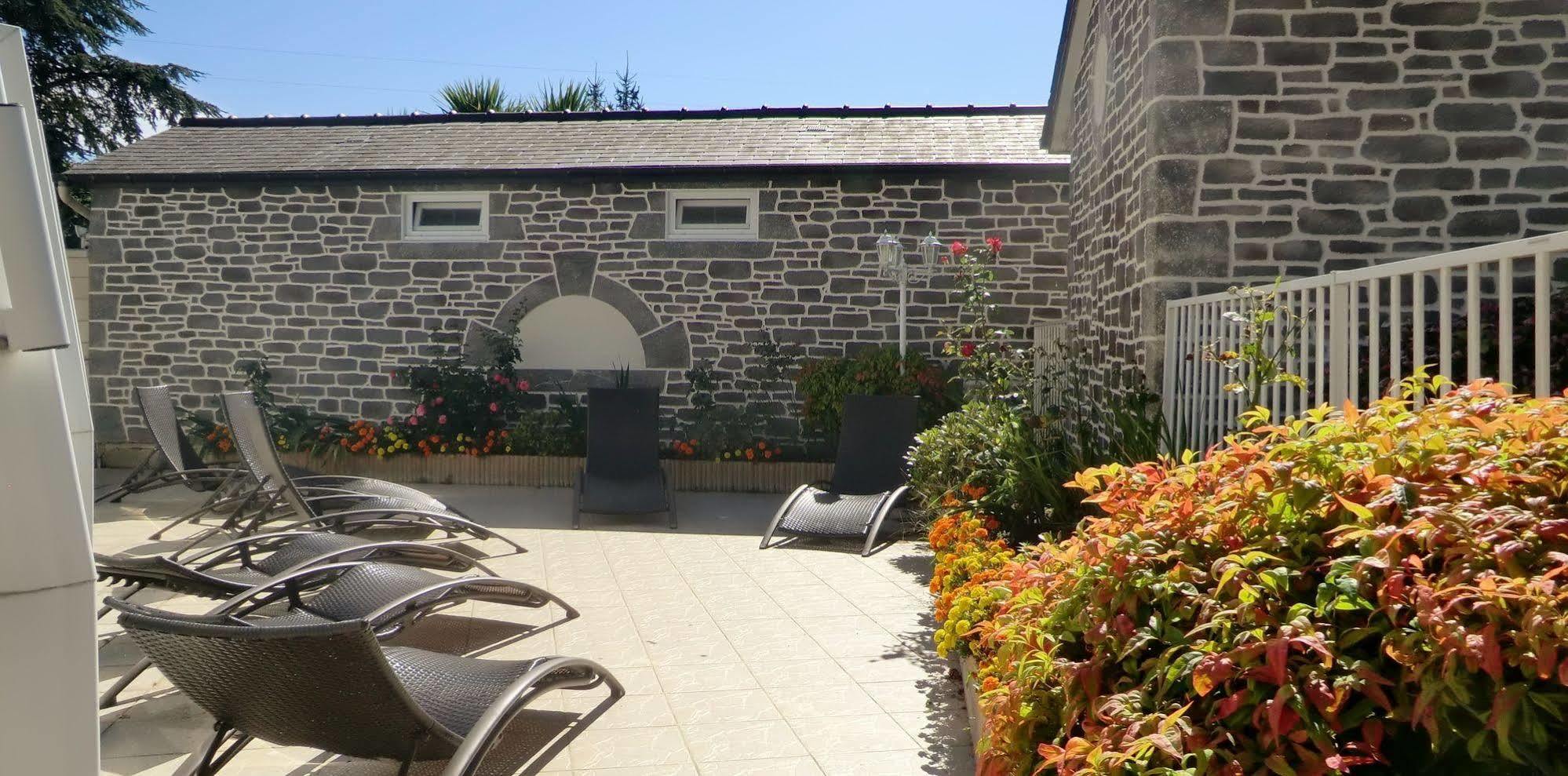 Hotel Restaurant Les 13 Assiettes 르발생페레 외부 사진