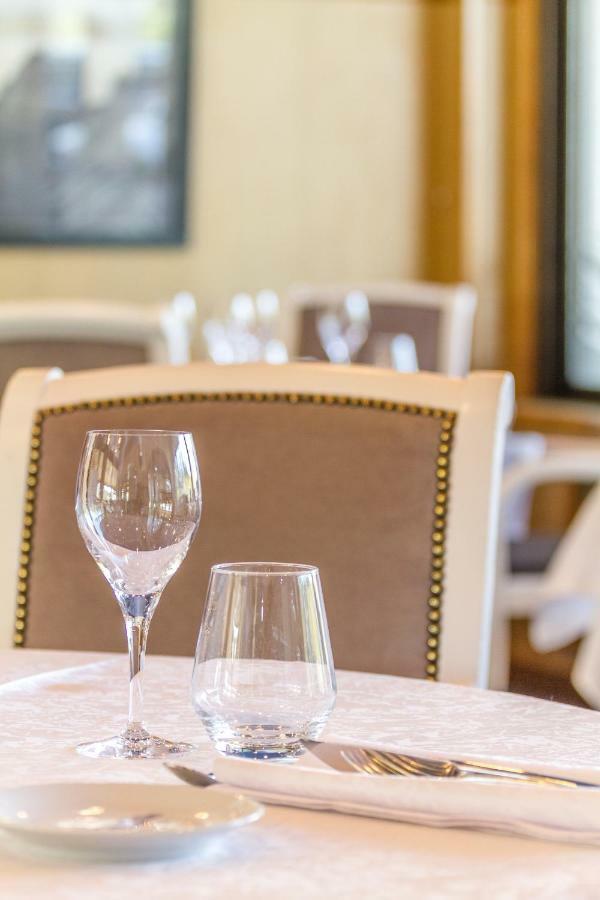Hotel Restaurant Les 13 Assiettes 르발생페레 외부 사진